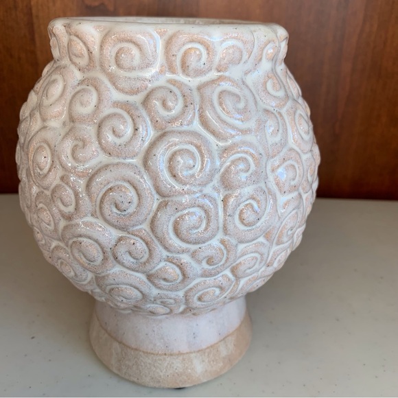 Ivory and Beige Grandma Duchess Face Planter for House Plants 7”x6” - Picture 2 of 5